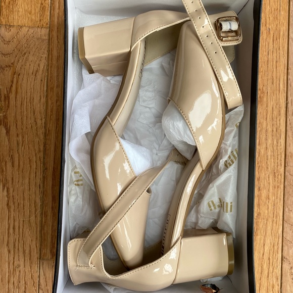 Nude Heals - Picture 2 of 5